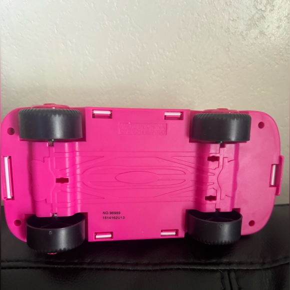 Hello kitty emergency hospital van toy - Picture 8 of 8